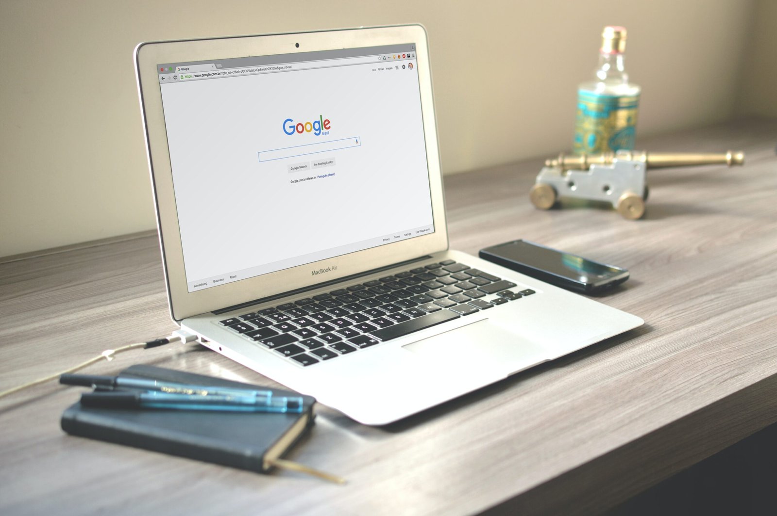 This is a guide on the best ways for lawyers to improve rankings in search engines through their websites. Check out our list of hacks and tips!