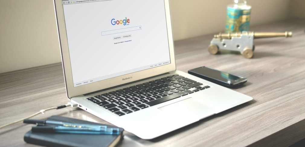 This is a guide on the best ways for lawyers to improve rankings in search engines through their websites. Check out our list of hacks and tips!